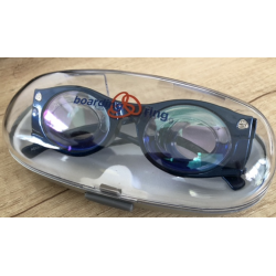 Lunettes anti mal de mer dans leur étui .