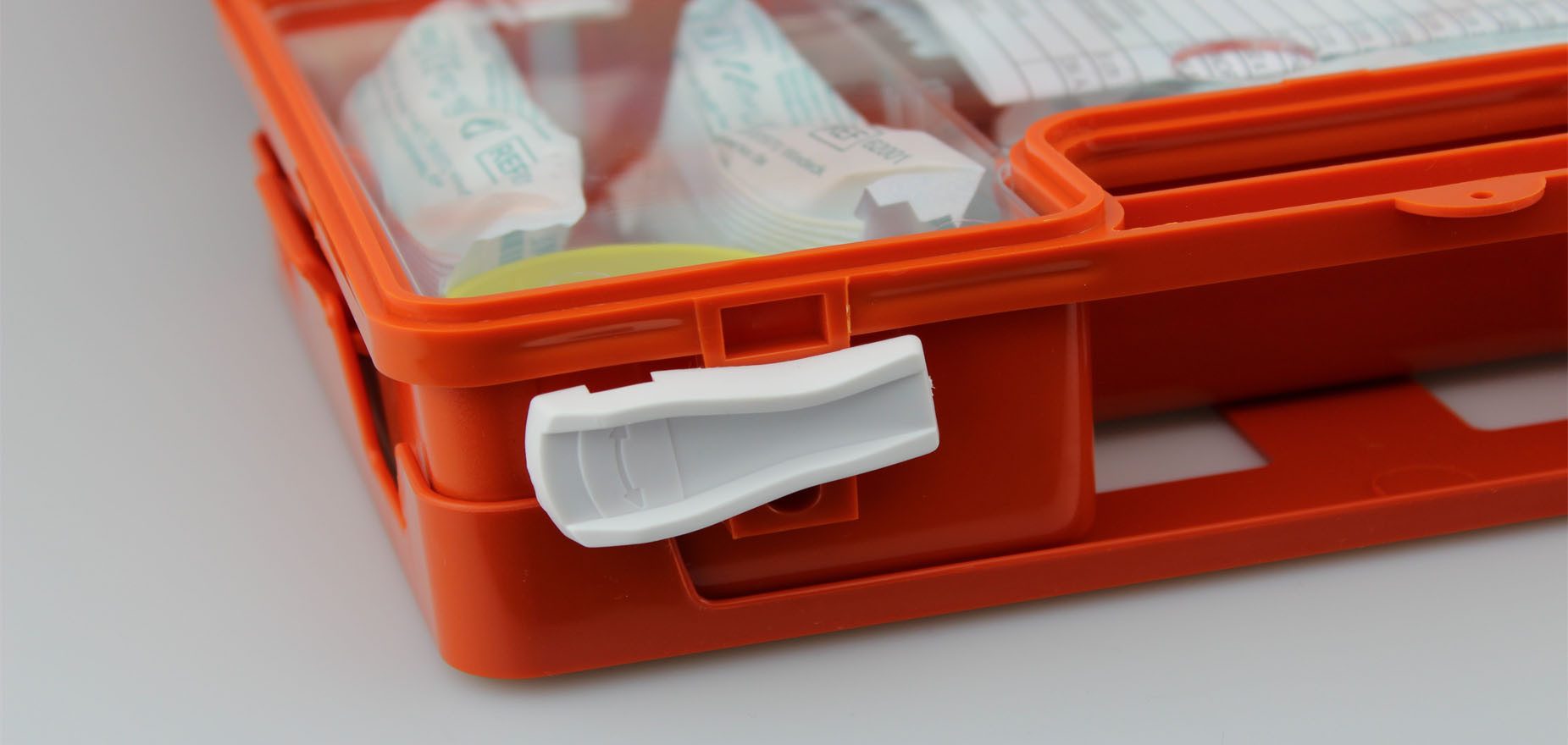 Choosing and managing your first aid kit for sailing Picksea SAS