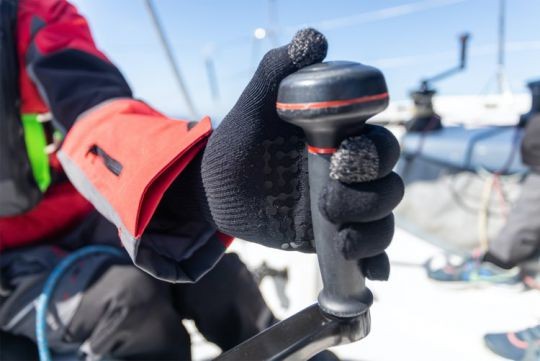 Comment choisir sa paire de gants pour aller sur l'eau, en fonction de son activité ?